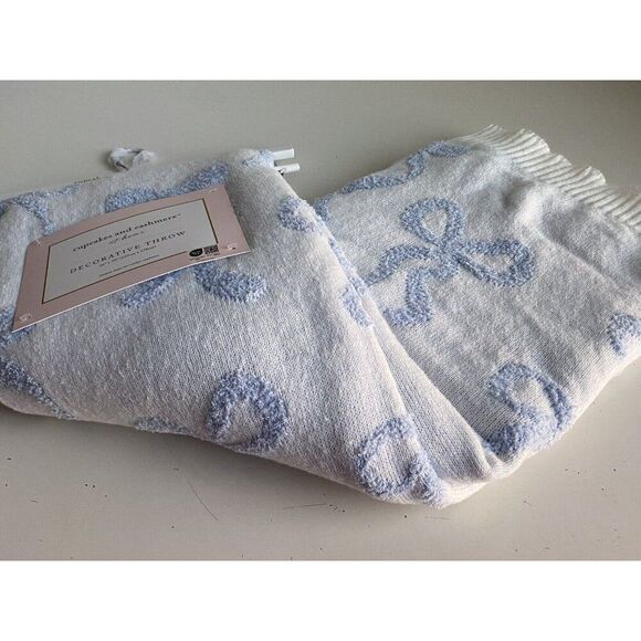 CUPCAKES AND CASHMERE Coquette Blue Bow 50 X 70” Soft Knit Throw Blanket NEW - Picture 1 of 16
